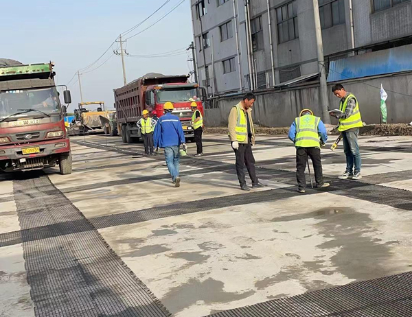 牧野老材料的新故事：玻璃纤维土工格栅如何在‘白改黑’浪潮中重获新生？